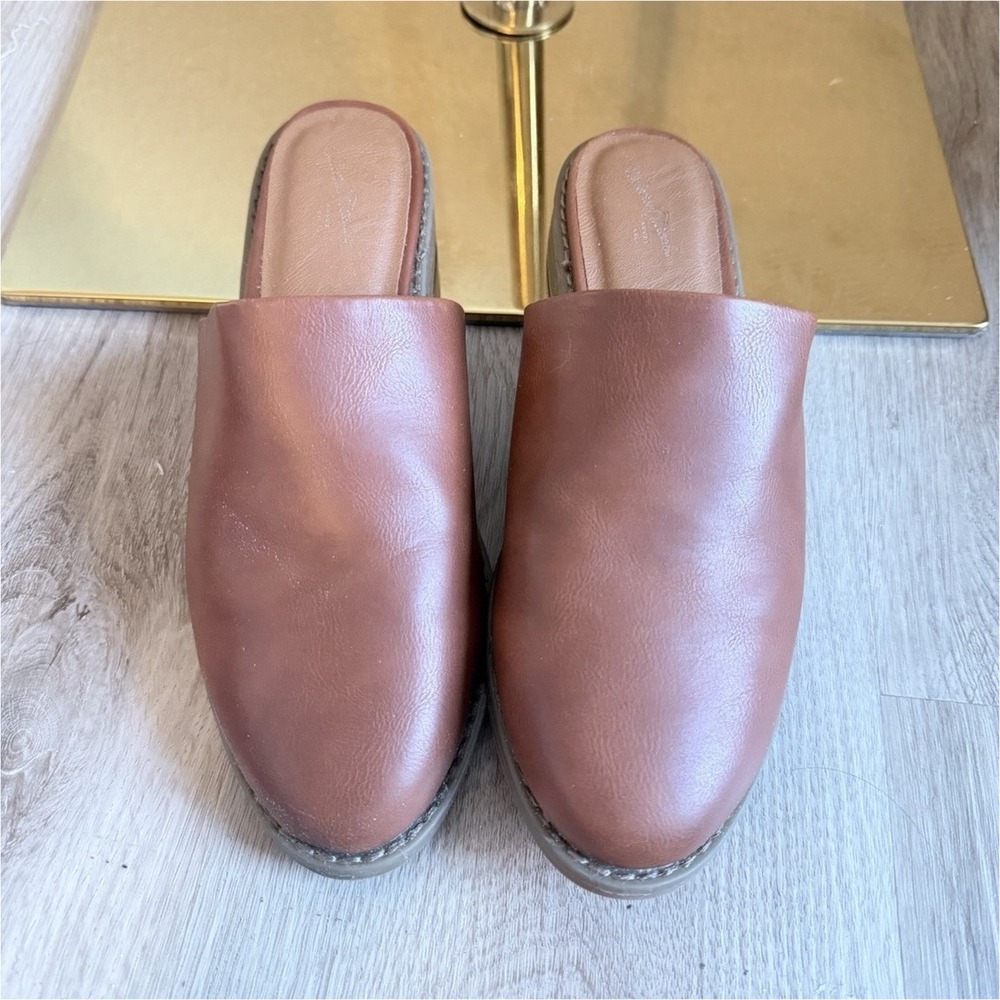 Women's Brown Slip-On Flats Round Toe Faux Leather Size 6.5